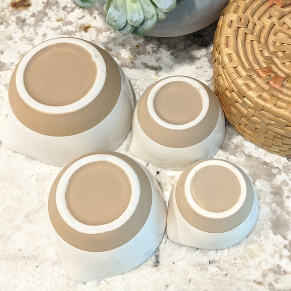 Farmhouse Ceramic Nesting Measuring Cups - Picture 5 of 7